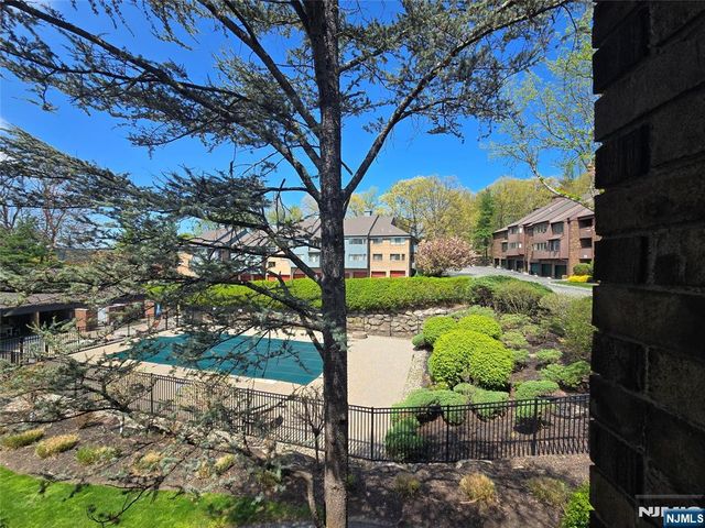 230 Indian Hollow, Mahwah, NJ 07430