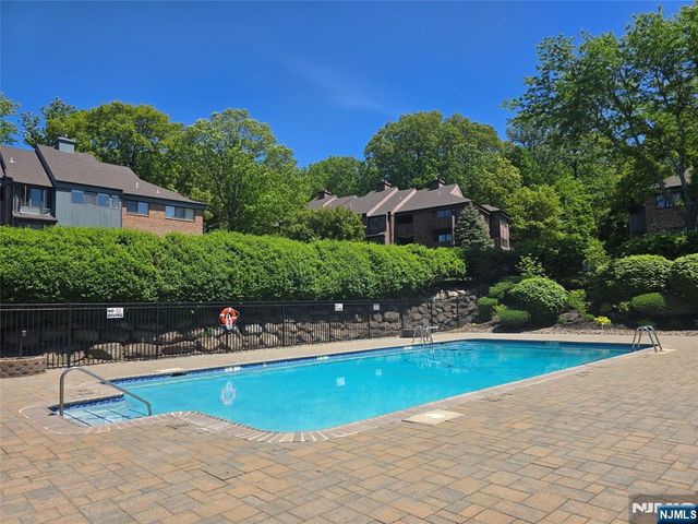 230 Indian Hollow, Mahwah, NJ 07430