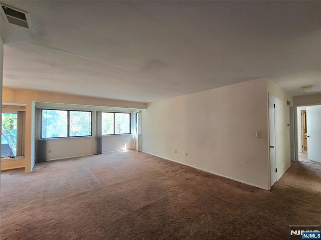 230 Indian Hollow, Mahwah, NJ 07430