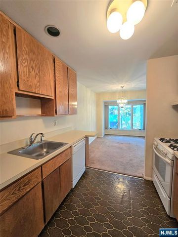 230 Indian Hollow, Mahwah, NJ 07430