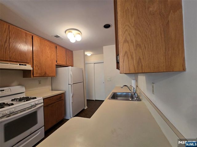 230 Indian Hollow, Mahwah, NJ 07430