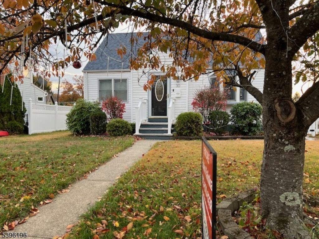 30 Schuyler Ave, Pompton Lakes Boro, NJ 07442