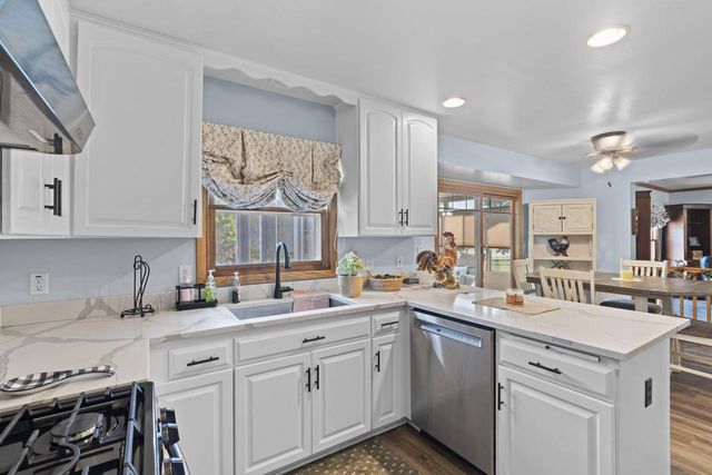 N103W16612 Country COURT, Germantown, WI 53022