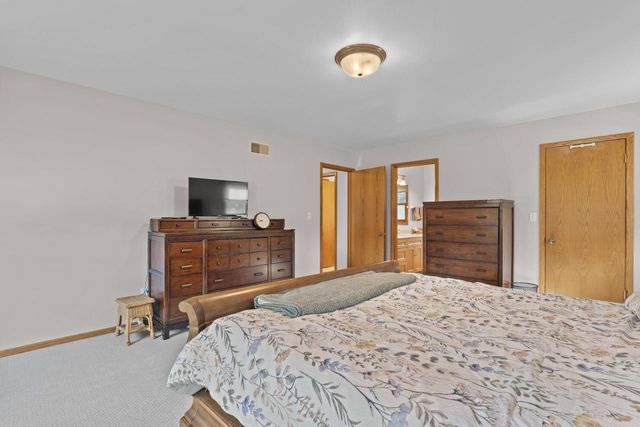 N103W16612 Country COURT, Germantown, WI 53022
