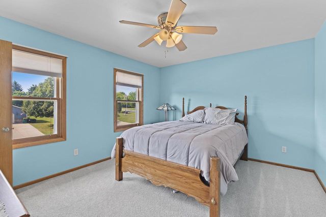 N103W16612 Country COURT, Germantown, WI 53022