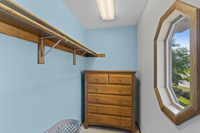 N103W16612 Country COURT, Germantown, WI 53022
