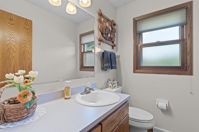N103W16612 Country COURT, Germantown, WI 53022