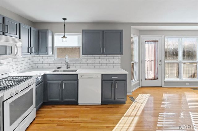 4381 Bristol View Court, St Louis, MO 63129