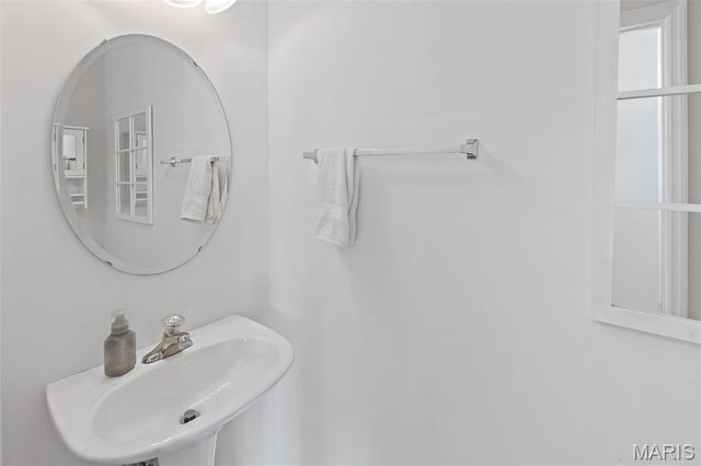 4381 Bristol View Court, St Louis, MO 63129