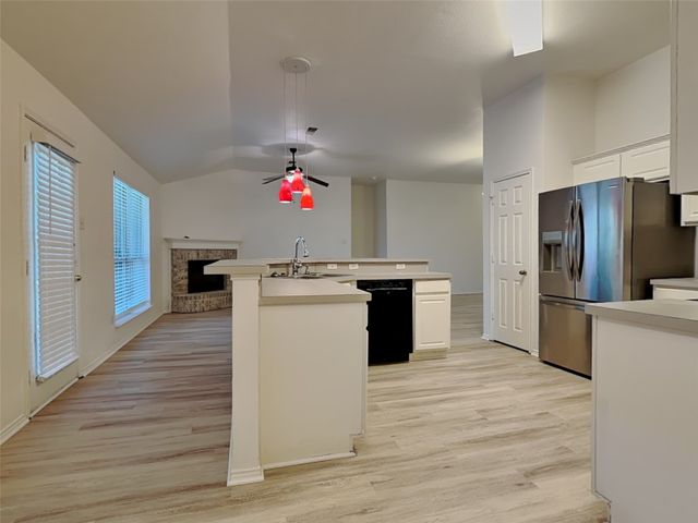 615 Douglas Drive, Mansfield, TX 76063