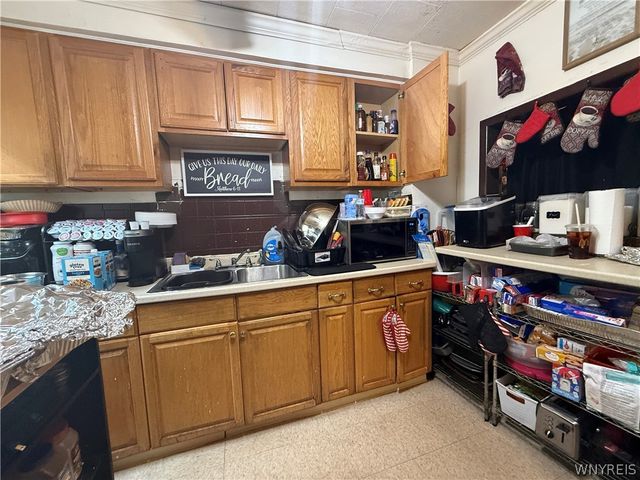 84 East End Avenue, Buffalo, NY 14225