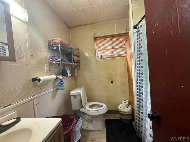 84 East End Avenue, Buffalo, NY 14225