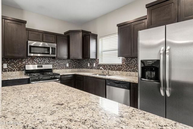 236 S MANZANITA Drive, El Paso, TX 79928