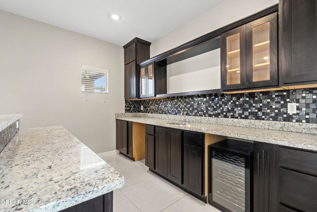 236 S MANZANITA Drive, El Paso, TX 79928