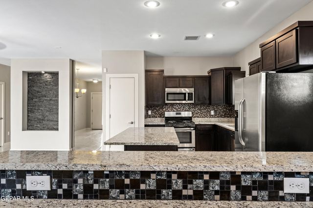 236 S MANZANITA Drive, El Paso, TX 79928