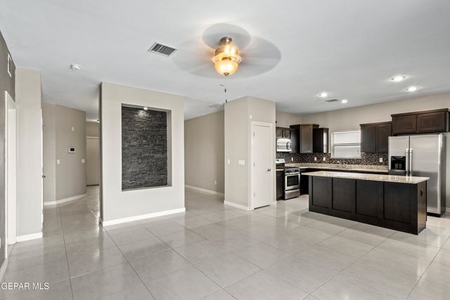 236 S MANZANITA Drive, El Paso, TX 79928