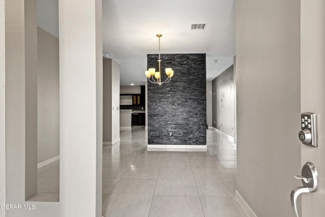 236 S MANZANITA Drive, El Paso, TX 79928