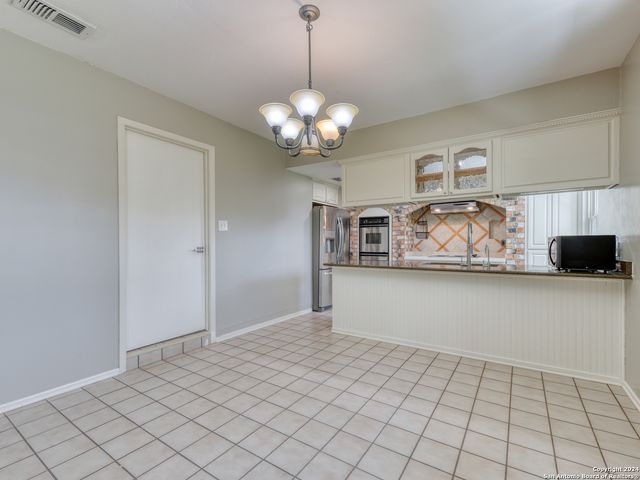 3322 CASTLEDALE DR, San Antonio, TX 78230