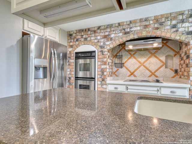3322 CASTLEDALE DR, San Antonio, TX 78230