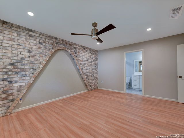 3322 CASTLEDALE DR, San Antonio, TX 78230