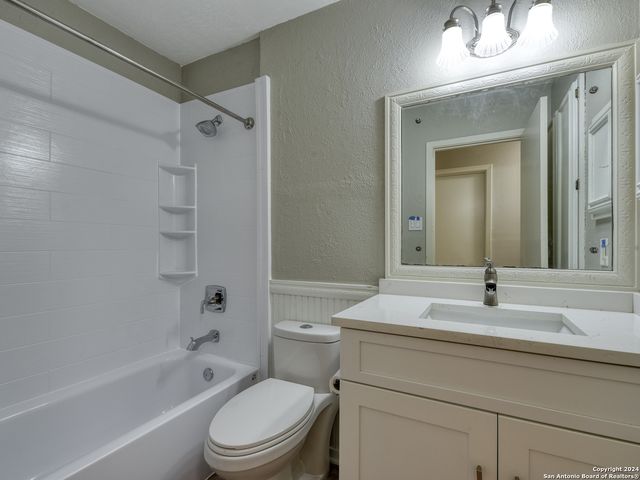 3322 CASTLEDALE DR, San Antonio, TX 78230