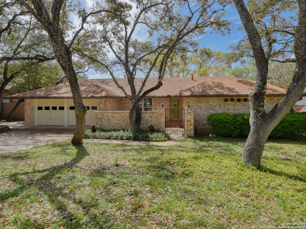 3322 CASTLEDALE DR, San Antonio, TX 78230