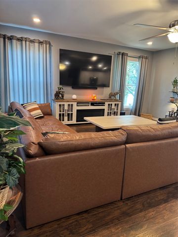 1014 Scenic Drive, Granbury, TX 76048