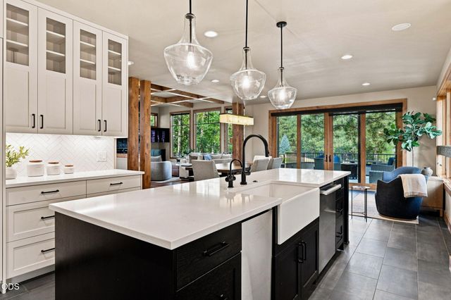 61673 Tam McArthur Loop, Bend, OR 97702