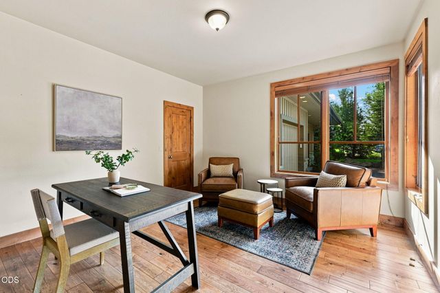 61673 Tam McArthur Loop, Bend, OR 97702