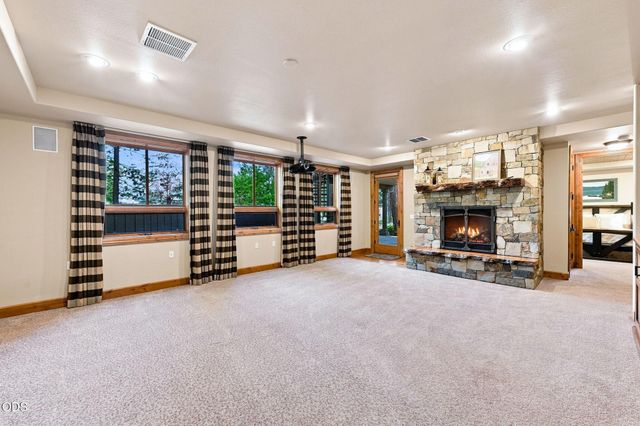 61673 Tam McArthur Loop, Bend, OR 97702