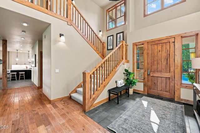 61673 Tam McArthur Loop, Bend, OR 97702