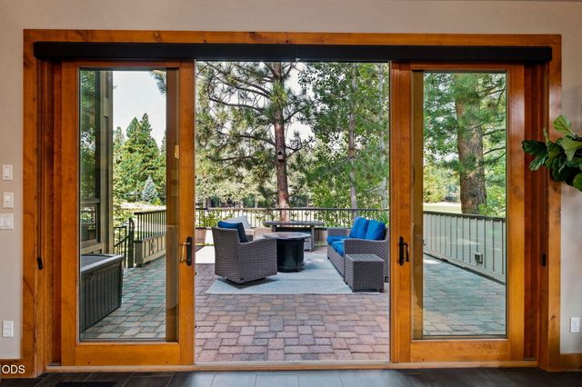61673 Tam McArthur Loop, Bend, OR 97702