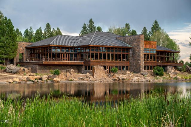 61673 Tam McArthur Loop, Bend, OR 97702