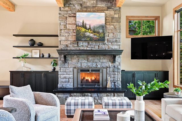 61673 Tam McArthur Loop, Bend, OR 97702