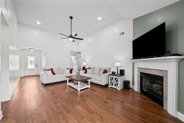 604 Hollow Crst, Clarksville, TN 37042
