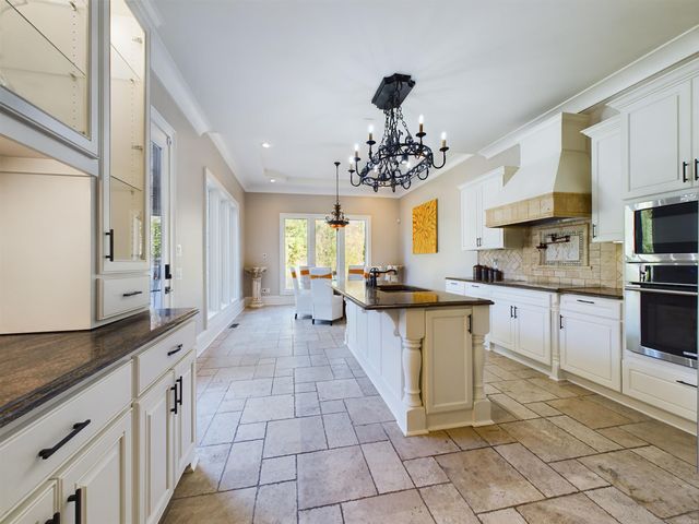 11 La Scala Court, Little Rock, AR 72212