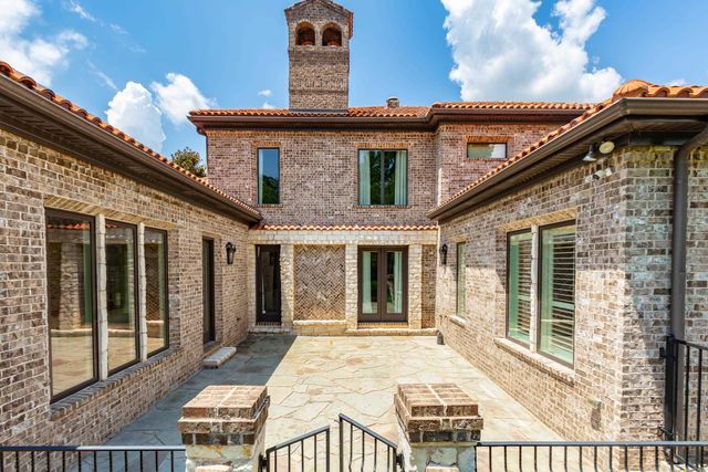 11 La Scala Court, Little Rock, AR 72212