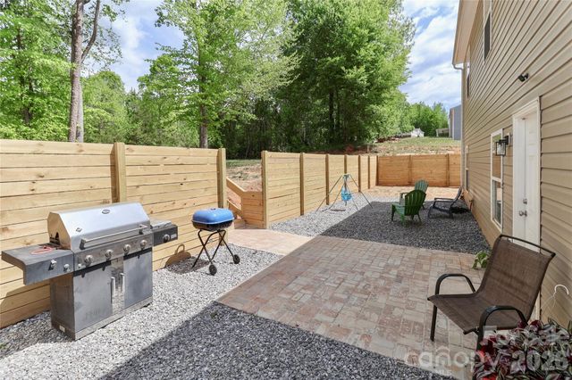 162 Four Andrews Drive, Harmony, NC 28634