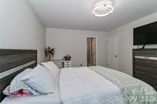 162 Four Andrews Drive, Harmony, NC 28634