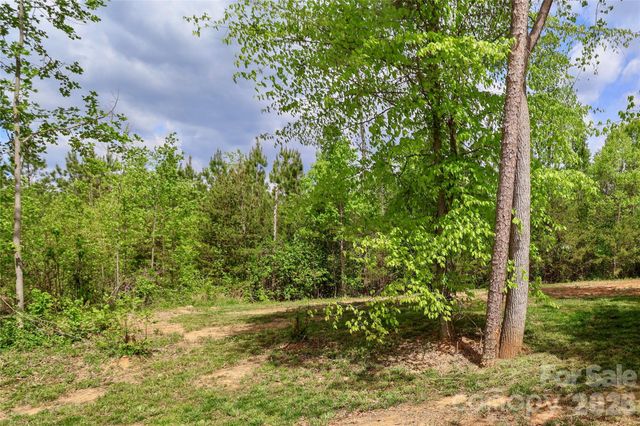 162 Four Andrews Drive, Harmony, NC 28634