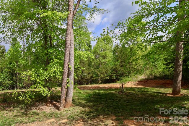 162 Four Andrews Drive, Harmony, NC 28634