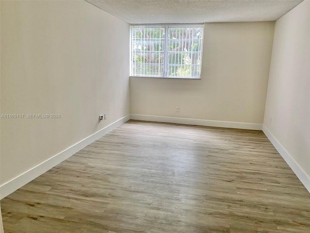 8897 Fontainebleau Blvd 303, Miami, FL 33172