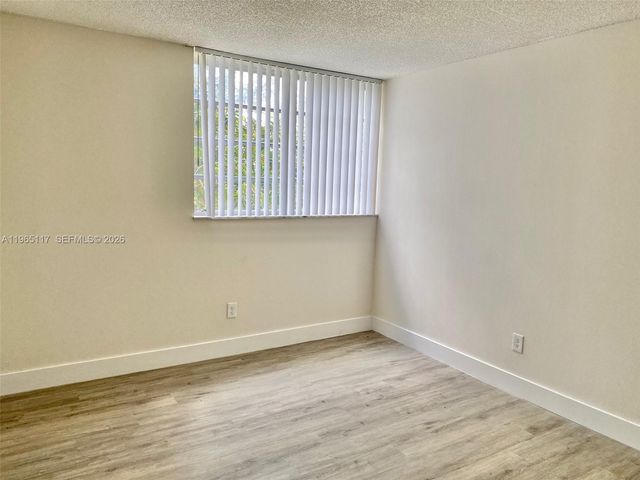 8897 Fontainebleau Blvd 303, Miami, FL 33172