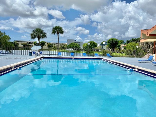 8897 Fontainebleau Blvd 303, Miami, FL 33172