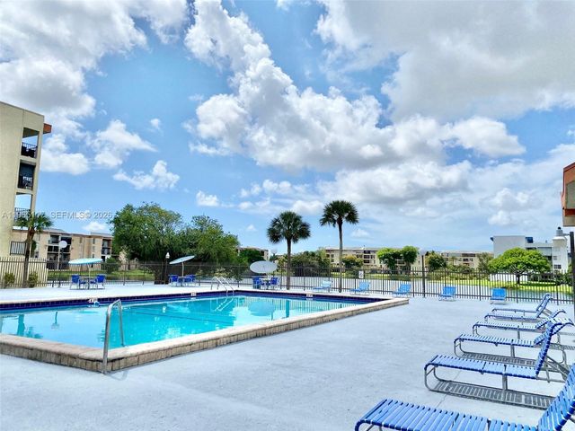 8897 Fontainebleau Blvd 303, Miami, FL 33172