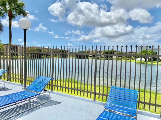 8897 Fontainebleau Blvd 303, Miami, FL 33172