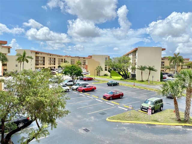 8897 Fontainebleau Blvd 303, Miami, FL 33172