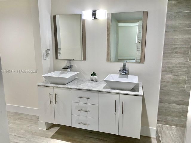 8897 Fontainebleau Blvd 303, Miami, FL 33172