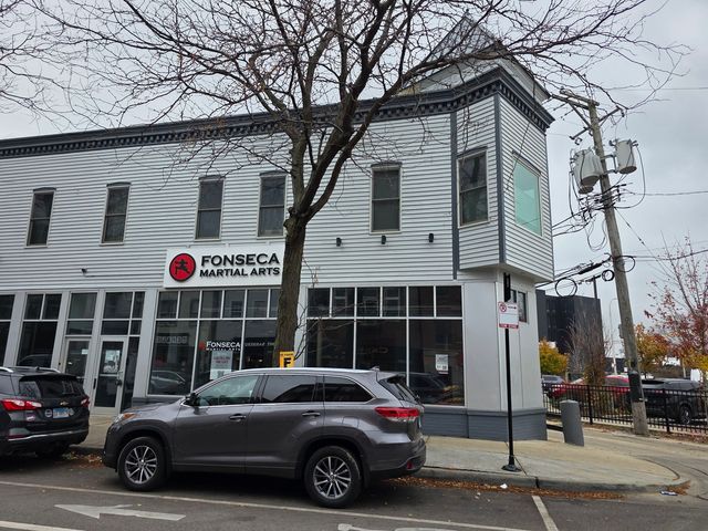 2329 W Belmont Avenue, Chicago, IL 60618