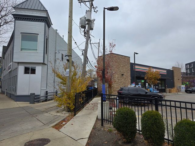 2329 W Belmont Avenue, Chicago, IL 60618